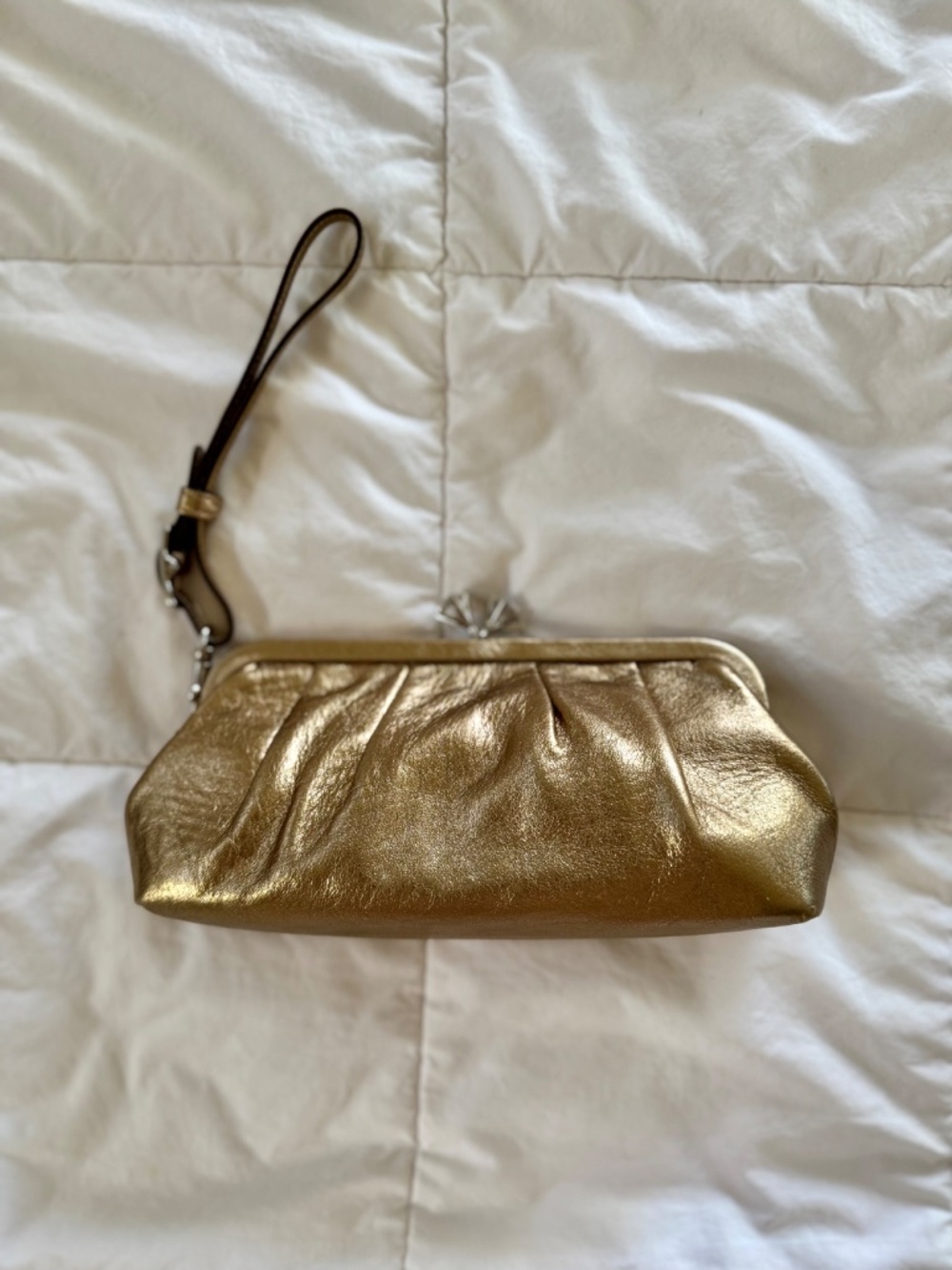 Coach Gold Metallic Kiss Lock Wristlet - Picture 2 of 11